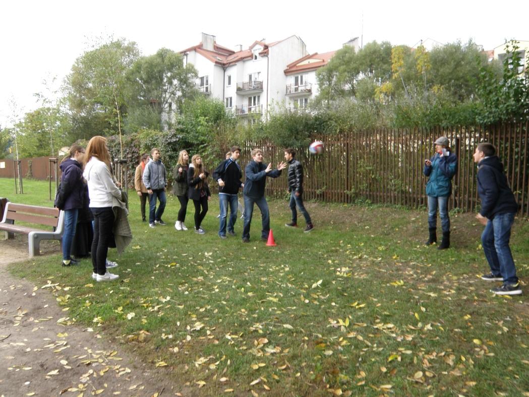 Zareklamuj spożywanie warzyw i owoców hasłem lub scenką.