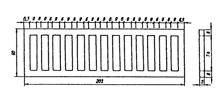 1 - dodatkowe druty kolczaste pod ogrodzeniem 2 - prześwit około 15 cm 3 - klapa 4 - zawiasa (pręt) 5 - ogrodzenie drogi 11.2. Przykłady ogrodzeń z prefabrykowanych elementów żelbetowych 11.2.1.