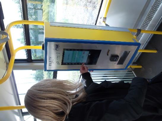 Innowacje technologiczne w KM Płock Systemy zakupu biletów 1) Wyposażenie wszystkich autobusów w automaty biletowe