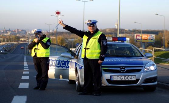 UWAGA! Za przekroczenie prędkości na obszarze zabudowanym o 50 km/h kierującemu zostanie zatrzymane prawo jazdy!