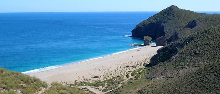 Otoczenie Andaluzja Historyczne miasta (Cordoba) Niesamowite plaże (morze Śródziemne i ocean Atlantycki) Białe