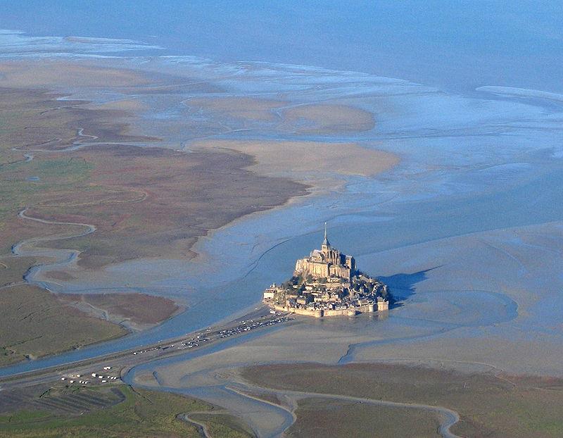 Wyspy pływowe Saint Michael's Mount w Kornwalii podczas przypływu Domena publiczna, https://commons.wikimedia.org/w/index.php?