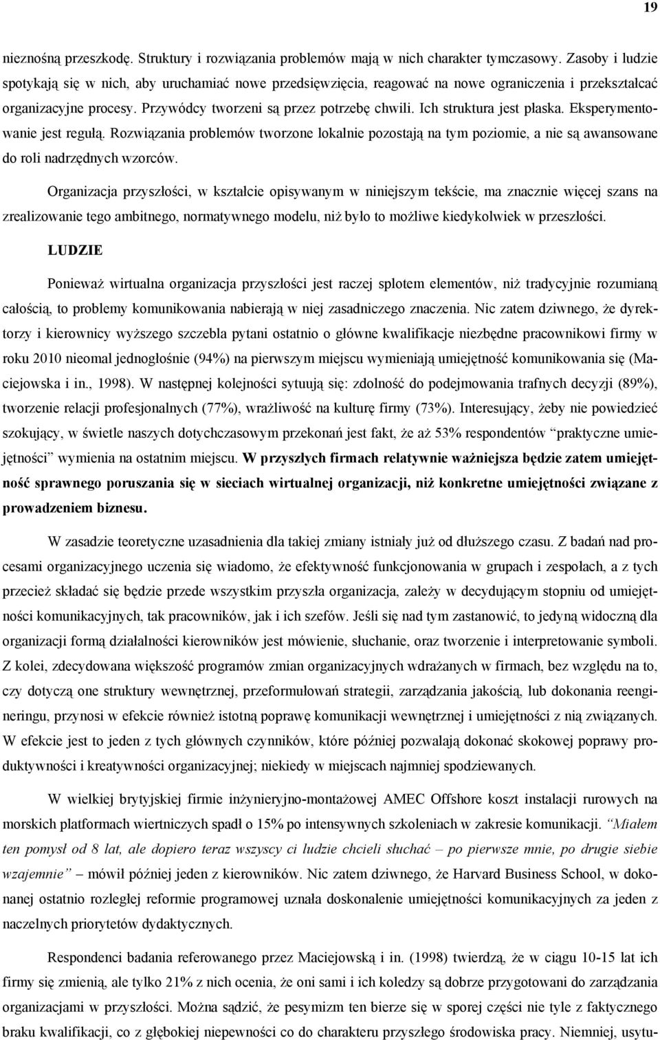 Ich struktura jest płaska. Eksperymentowanie jest regułą. Rozwiązania problemów tworzone lokalnie pozostają na tym poziomie, a nie są awansowane do roli nadrzędnych wzorców.