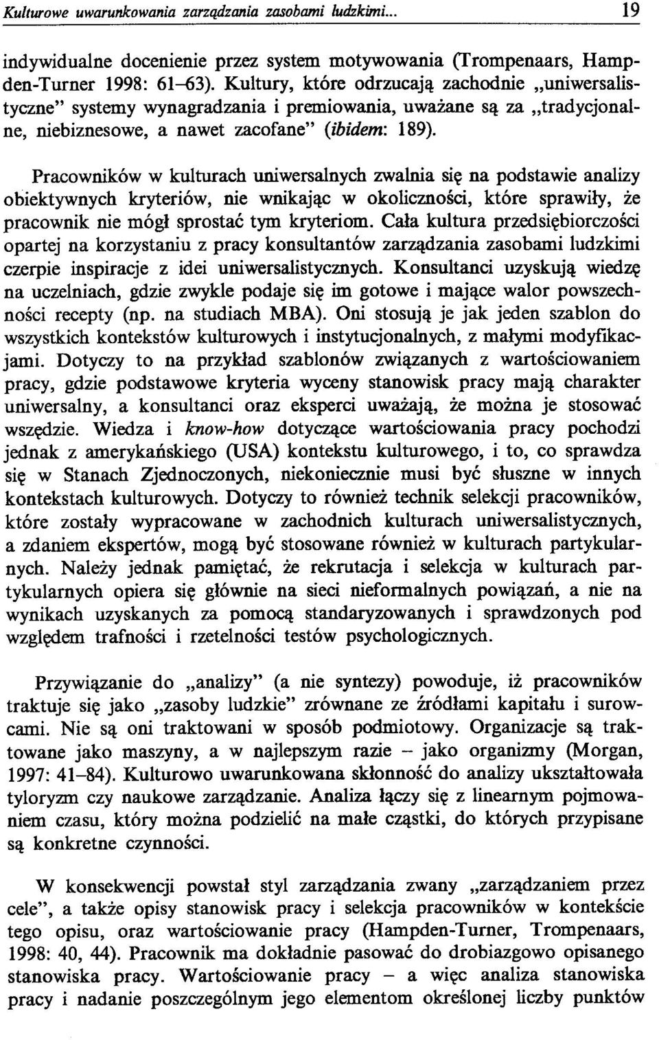 Pracowników w kulturach uniwersalnych zwalnia się na podstawie analizy obiektywnych kryteriów, nie wnikając w okoliczności, które sprawiły, że pracownik nie mógł sprostać tym kryteriom.