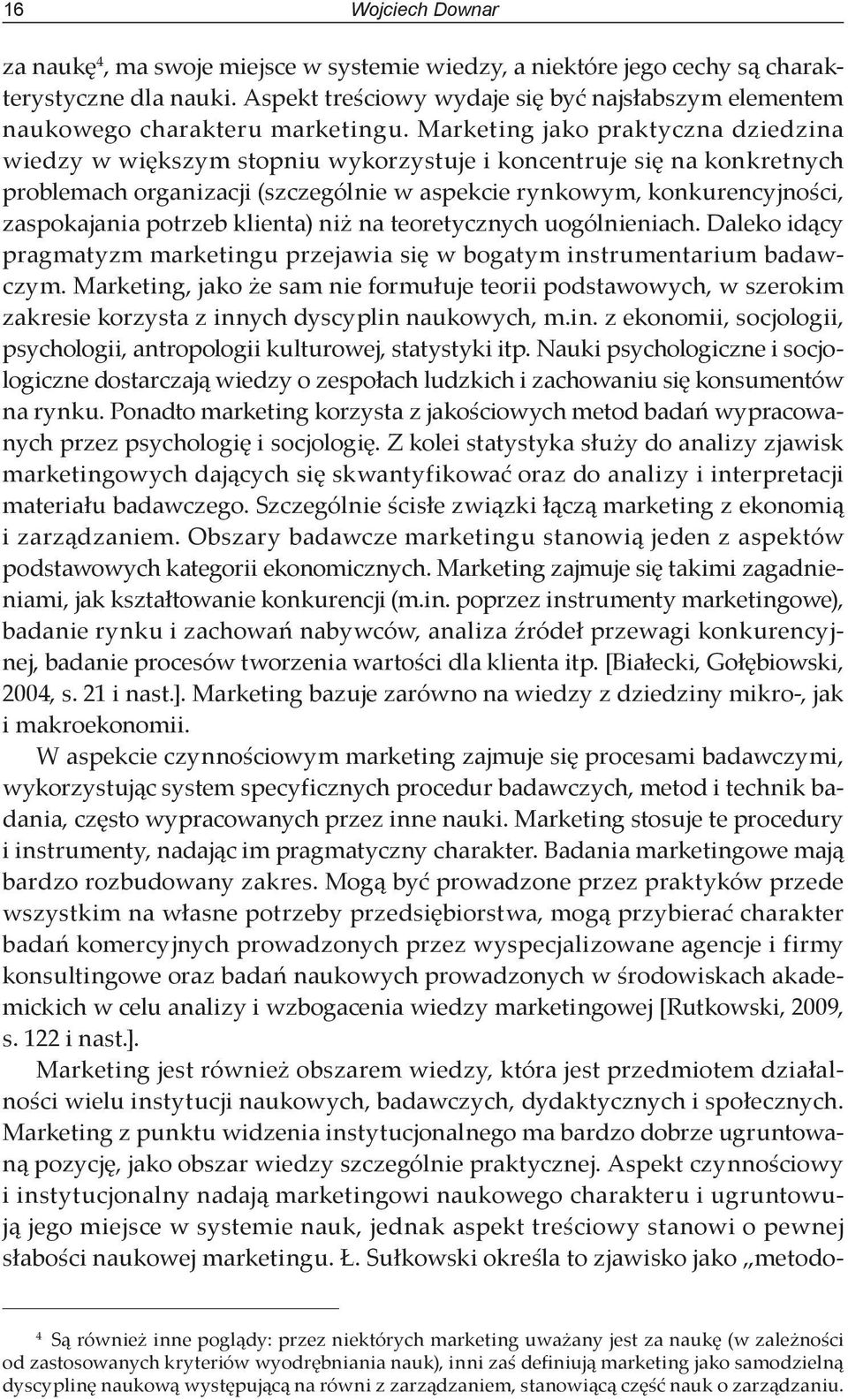 Marketing jako praktyczna dziedzina wiedzy w większym stopniu wykorzystuje i koncentruje się na konkretnych problemach organizacji (szczególnie w aspekcie rynkowym, konkurencyjności, zaspokajania