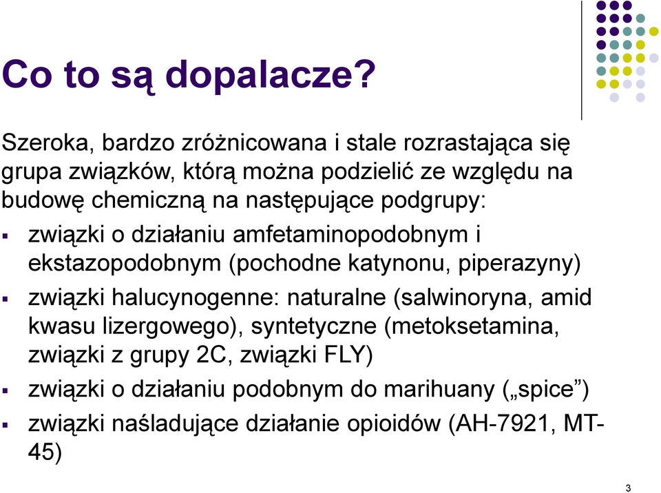 na następujące podgrupy: związki o działaniu amfetaminopodobnym i ekstazopodobnym (pochodne katynonu, piperazyny) związki