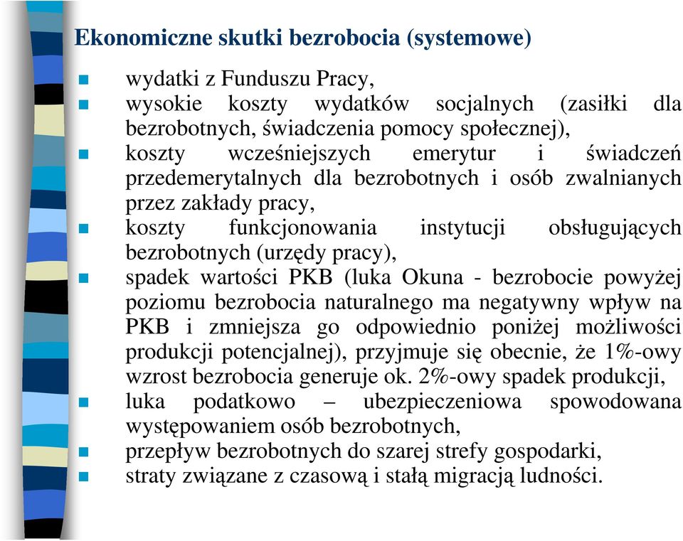 bezrobocie powyżej poziomu bezrobocia naturalnego ma negatywny wpływ na PKB i zmniejsza go odpowiednio poniżej możliwości produkcji potencjalnej), przyjmuje się obecnie, że 1%-owy wzrost bezrobocia