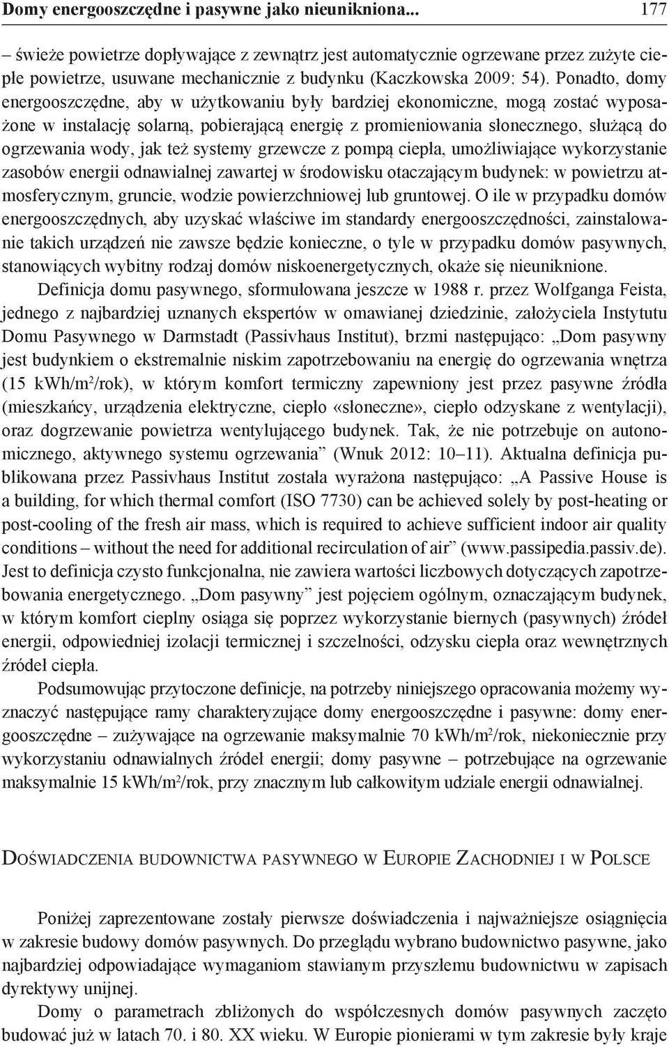 Ponadto, domy energooszczędne, aby w użytkowaniu były bardziej ekonomiczne, mogą zostać wyposażone w instalację solarną, pobierającą energię z promieniowania słonecznego, służącą do ogrzewania wody,