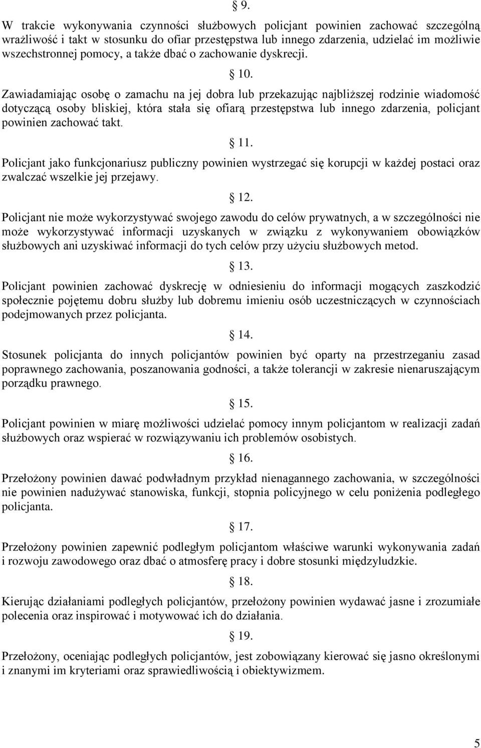 Zawiadamiając osobę o zamachu na jej dobra lub przekazując najbliższej rodzinie wiadomość dotyczącą osoby bliskiej, która stała się ofiarą przestępstwa lub innego zdarzenia, policjant powinien