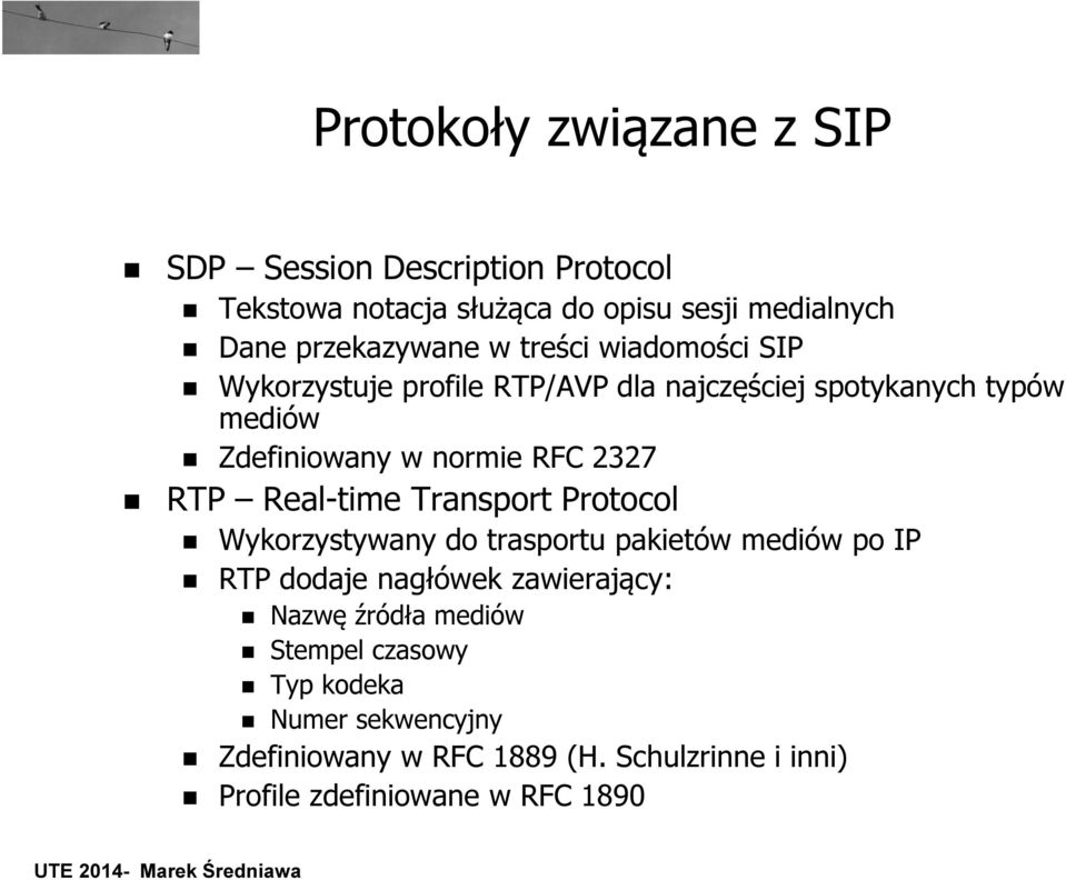 RTP Real-time Transport Protocol Wykorzystywany do trasportu pakietów mediów po IP RTP dodaje nagłówek zawierający: Nazwę