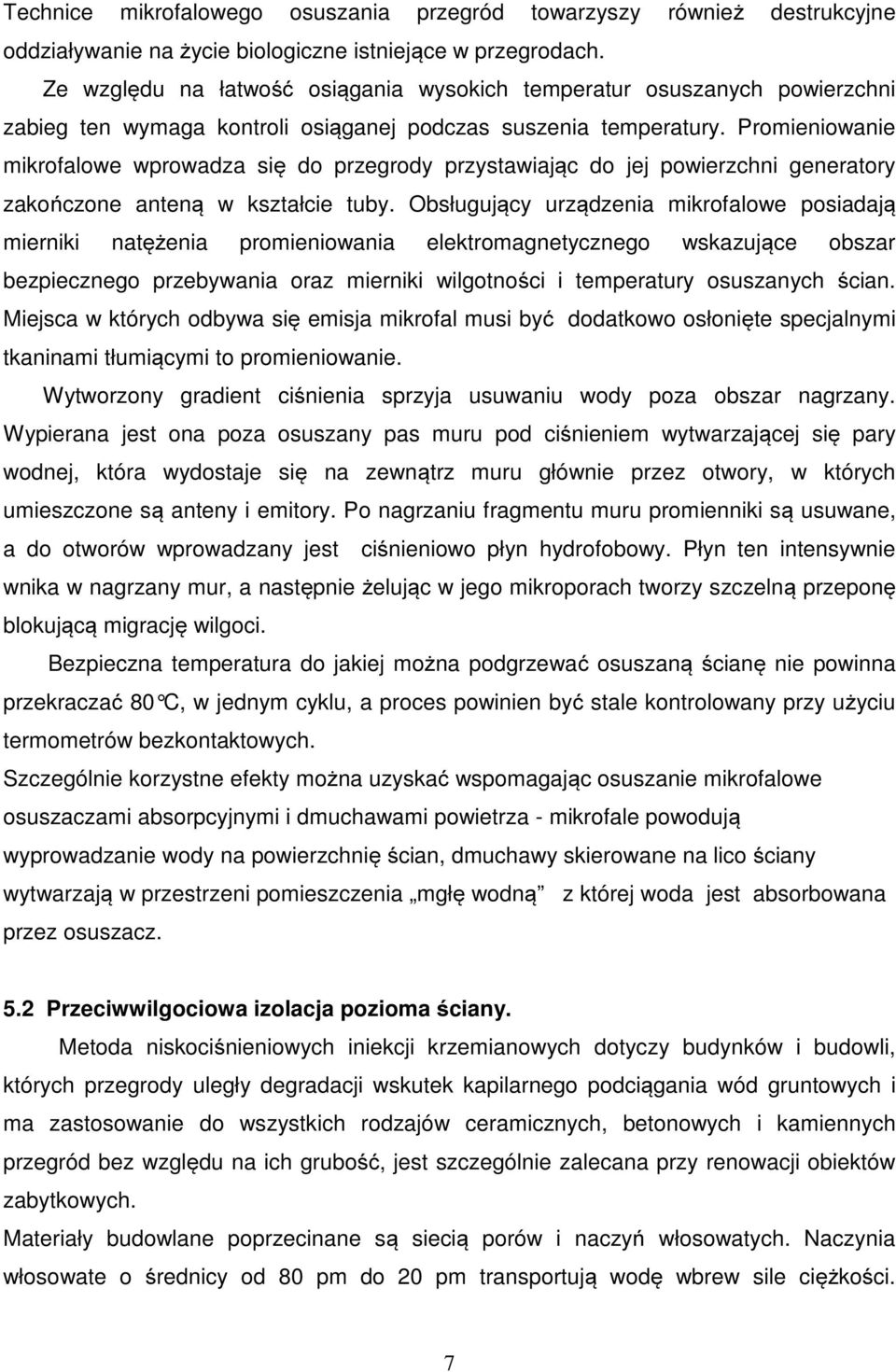 Promieniowanie mikrofalowe wprowadza się do przegrody przystawiając do jej powierzchni generatory zakończone anteną w kształcie tuby.