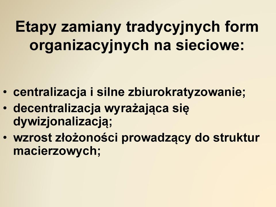 decentralizacja wyrażająca się dywizjonalizacją;