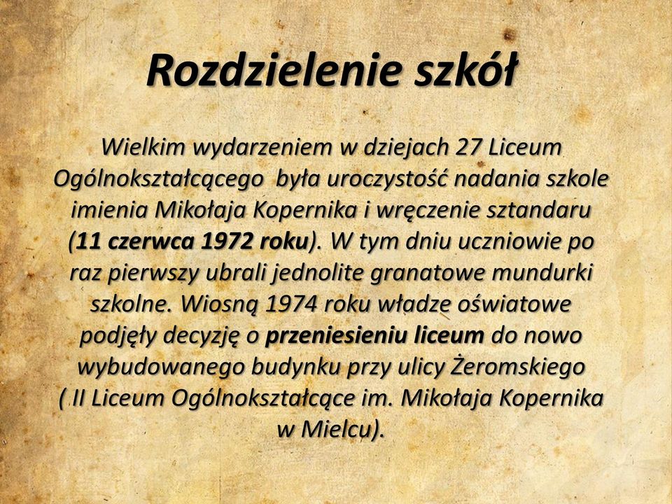 W tym dniu uczniowie po raz pierwszy ubrali jednolite granatowe mundurki szkolne.