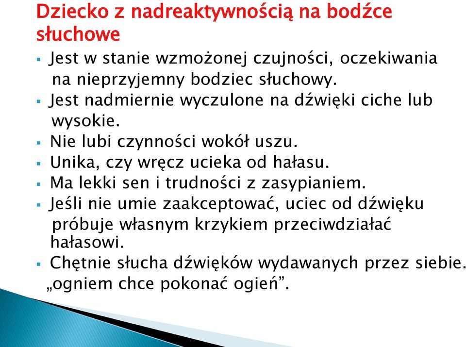 Unika, czy wręcz ucieka od hałasu. Ma lekki sen i trudności z zasypianiem.