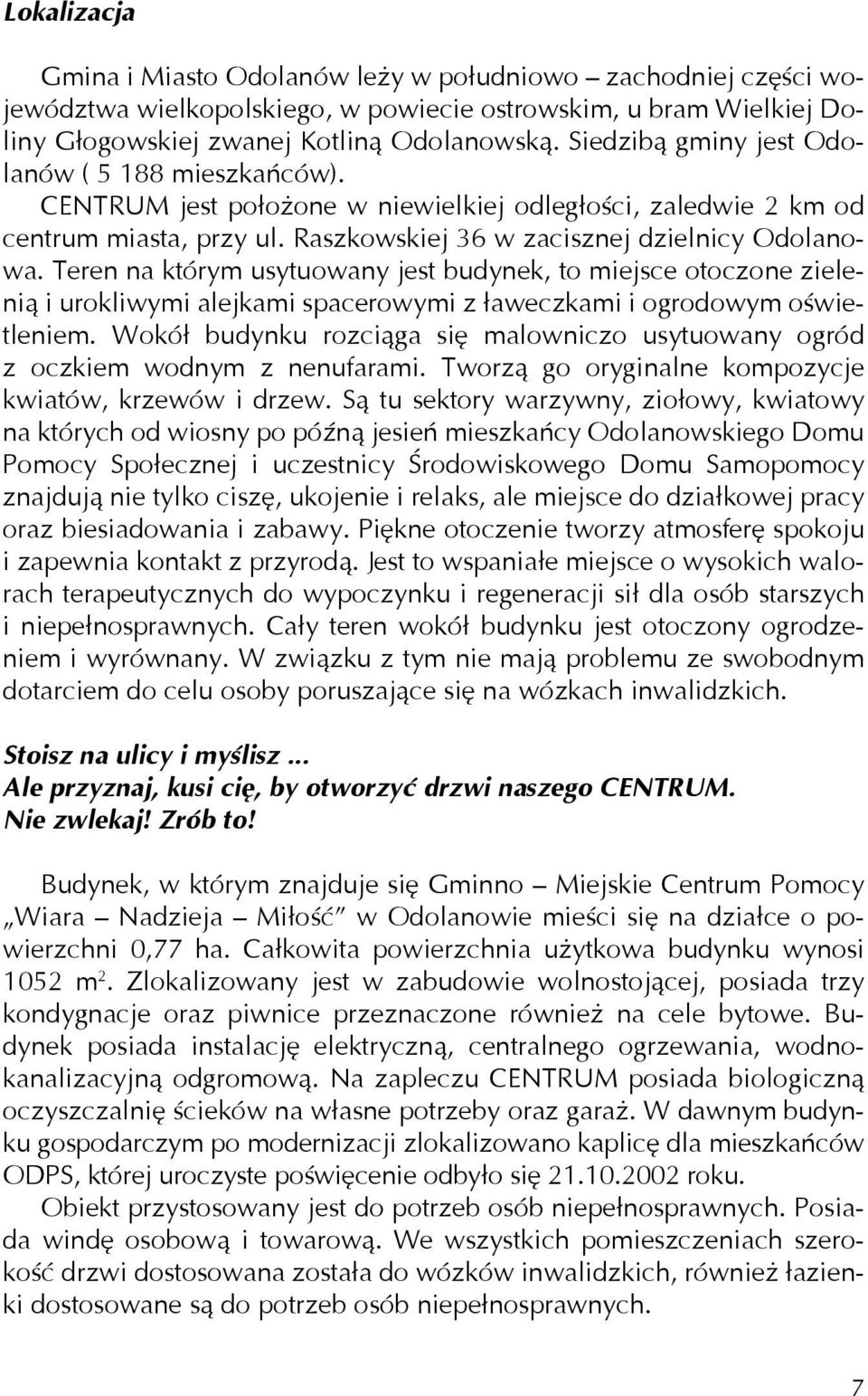 Teren na którym usytuowany jest budynek, to miejsce otoczone zielenią i urokliwymi alejkami spacerowymi z ławeczkami i ogrodowym oświetleniem.