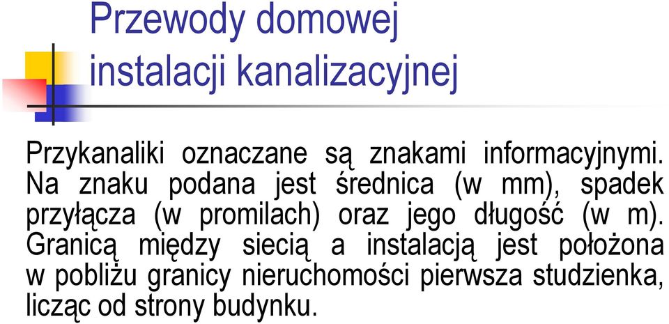 Na znaku podana jest średnica (w mm), spadek przyłącza (w promilach) oraz jego