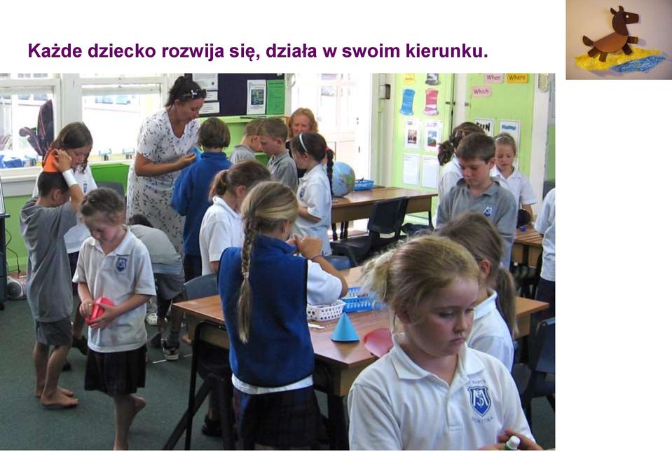 rozwija się,