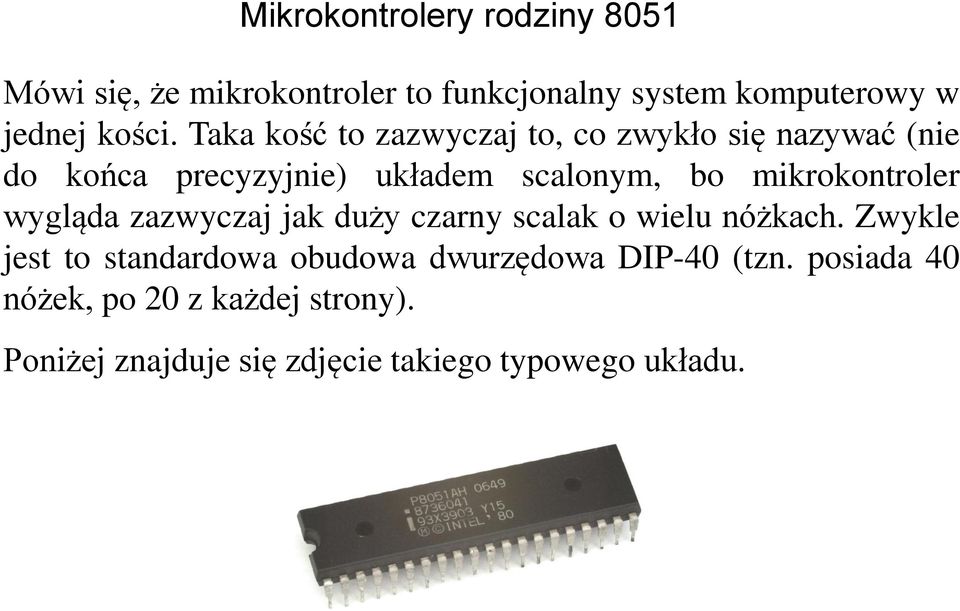 mikrokontroler wygląda zazwyczaj jak duży czarny scalak o wielu nóżkach.