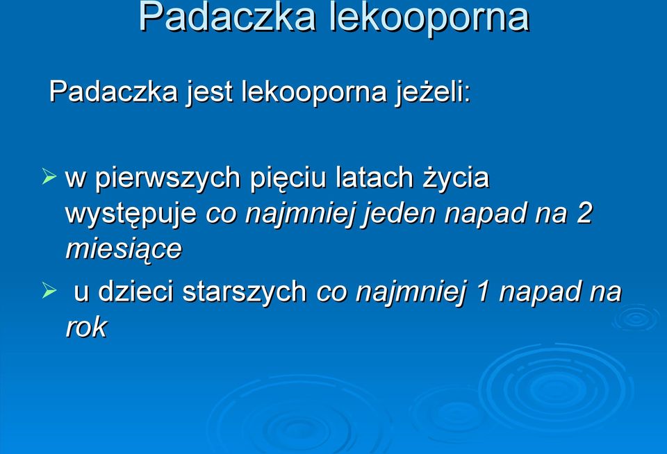 występuje co najmniej jeden napad na 2