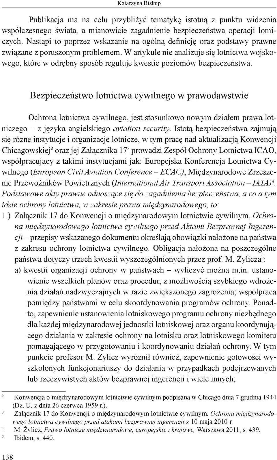 W artykule nie analizuje się lotnictwa wojskowego, które w odrębny sposób reguluje kwestie poziomów bezpieczeństwa.