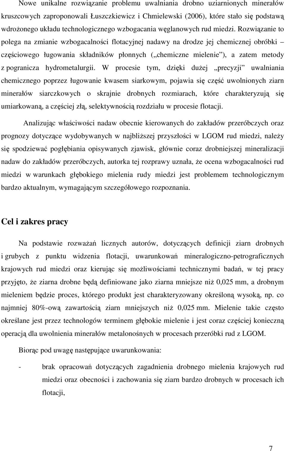 Rozwiązanie to polega na zmianie wzbogacalności flotacyjnej nadawy na drodze jej chemicznej obróbki częściowego ługowania składników płonnych ( chemiczne mielenie ), a zatem metody z pogranicza