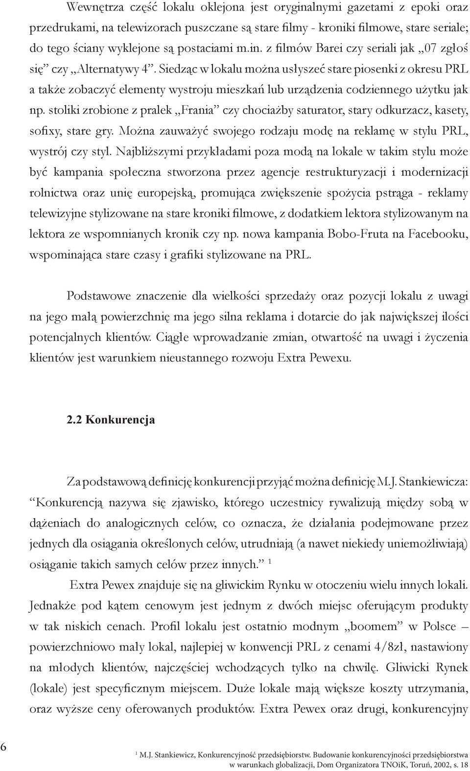 Siedząc w lokalu można usłyszeć stare piosenki z okresu PRL a także zobaczyć elementy wystroju mieszkań lub urządzenia codziennego użytku jak np.