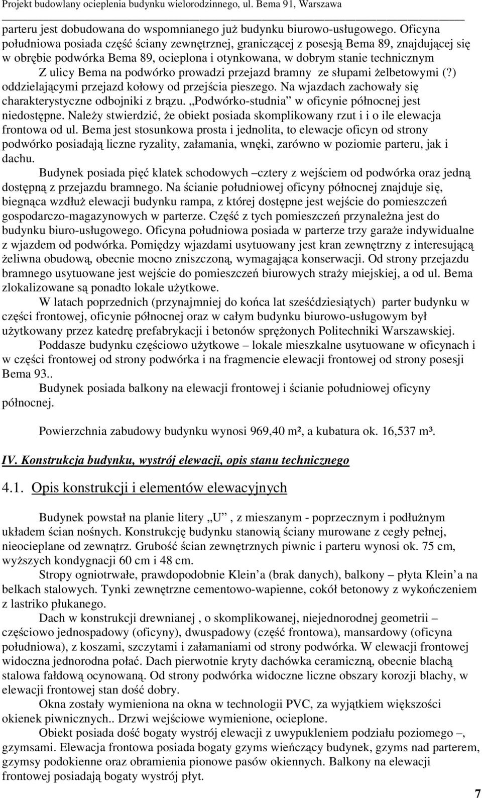 prowadzi przejazd bramny ze słupami elbetowymi (?) oddzielaj cymi przejazd kołowy od przej cia pieszego. Na wjazdach zachowały si charakterystyczne odbojniki z br zu.