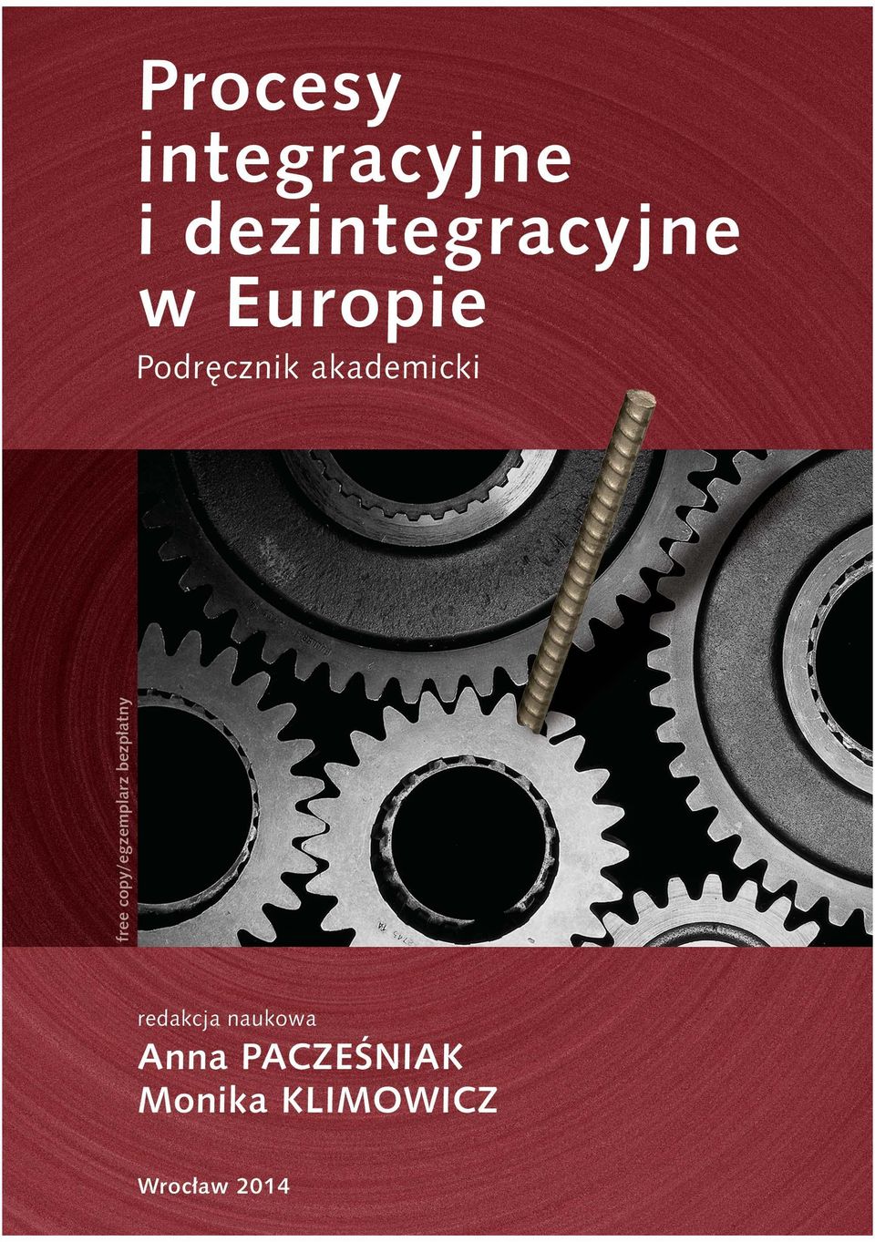 W pracy mamy do czynienia z wyjątkowym w literaturze naukowej przedmiotu spojrzeniem na proces integracji i dezintegracji Europy z perspektywy ostatnich lat oraz doświadczeń zmian i kryzysu w UE.