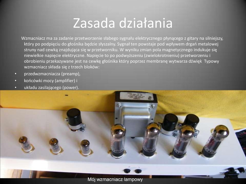 W wyniku zmian pola magnetycznego indukuje się niewielkie napięcie elektryczne.