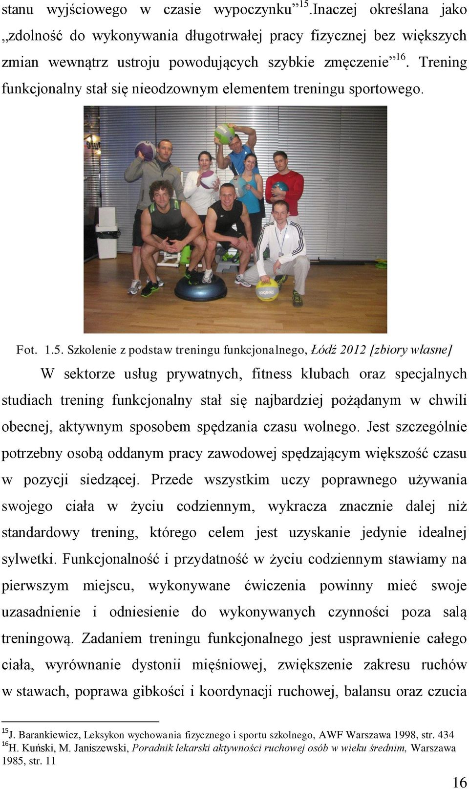 Szkolenie z podstaw treningu funkcjonalnego, Łódź 2012 [zbiory własne] W sektorze usług prywatnych, fitness klubach oraz specjalnych studiach trening funkcjonalny stał się najbardziej pożądanym w