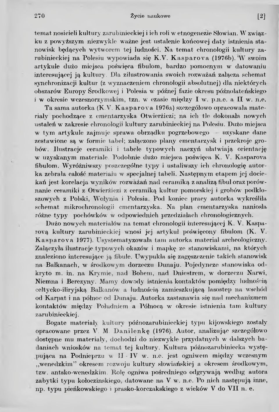 'W swoim artykule dużo miejsca poświęca fibulom, bardzo pomocnym w datowaniu interesującej ją kultury.