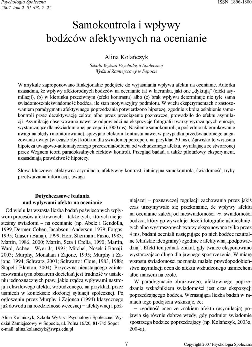 Autorka uzasadnia, że wpływy afektorodnych bodźców na ocenianie (a) w kierunku, jaki one dyktują (efekt asymilacji), (b) w kierunku przeciwnym (efekt kontrastu) albo (c) brak wpływu determinuje nie