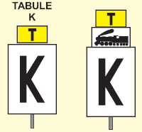 6. Návěst Očekávejte dočasnou pomalou jízdu návěst Očekávejte pomalou jízdu jízdy doplněná nad ní o žlutou obdélníkovou desku uprostřed s černým písmenem T má časově vymezenou platnost písemným
