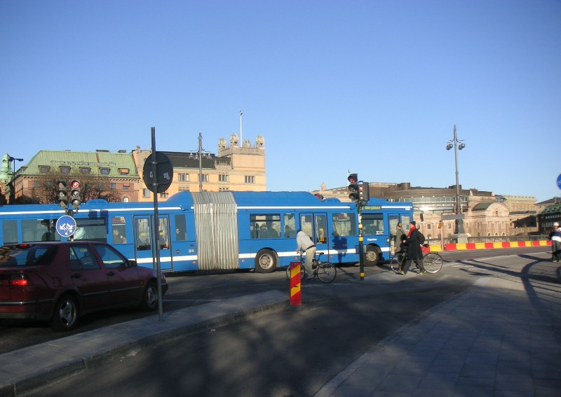 Transport Samochodowy 2-2011 Rys. 20. Autobus Solaris Urbino 12 CNG na ulicach Rzeszowa [19] Fig. 20. Solaris Urbino 12 CNG bus on the streets of Rzeszów [19] Rys. 21.