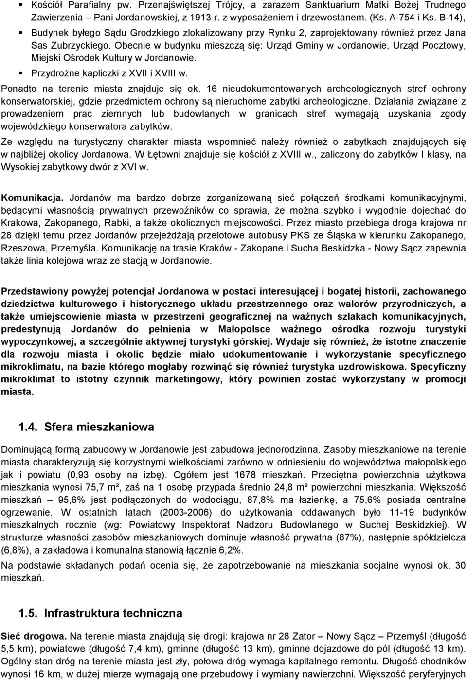 Obecnie w budynku mieszczą się: Urząd Gminy w Jordanowie, Urząd Pocztowy, Miejski Ośrodek Kultury w Jordanowie. PrzydroŜne kapliczki z XVII i XVIII w. Ponadto na terenie miasta znajduje się ok.