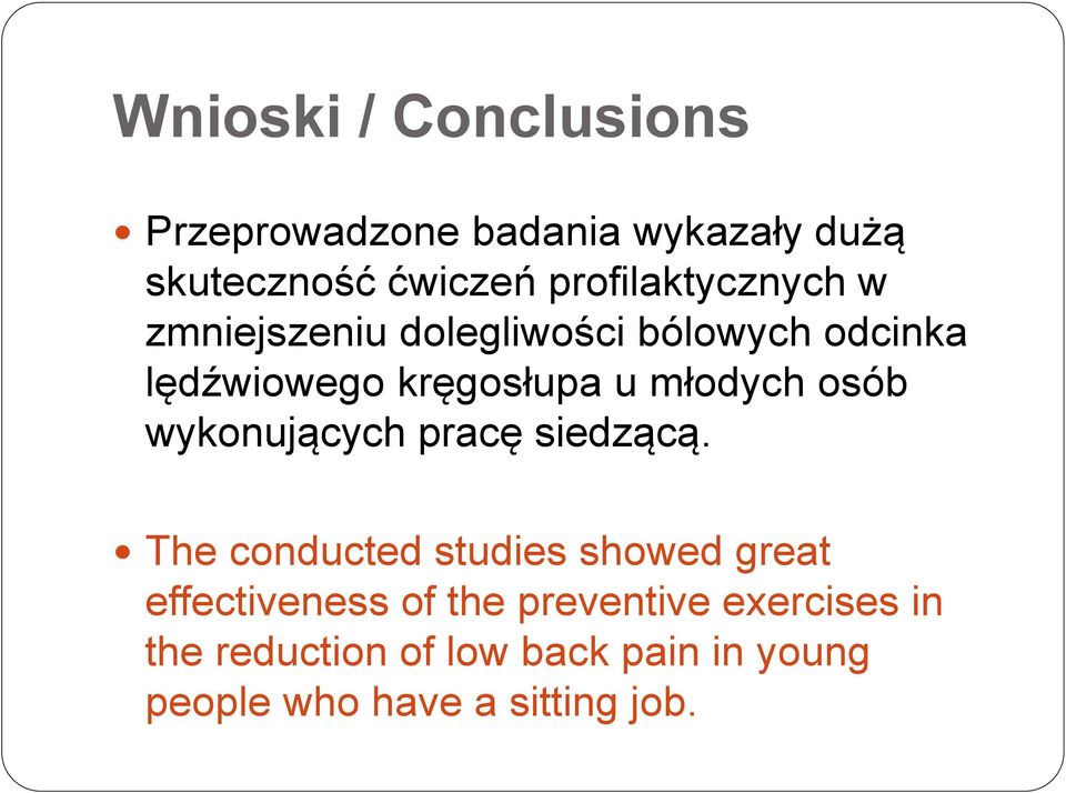 młodych osób wykonujących pracę siedzącą.