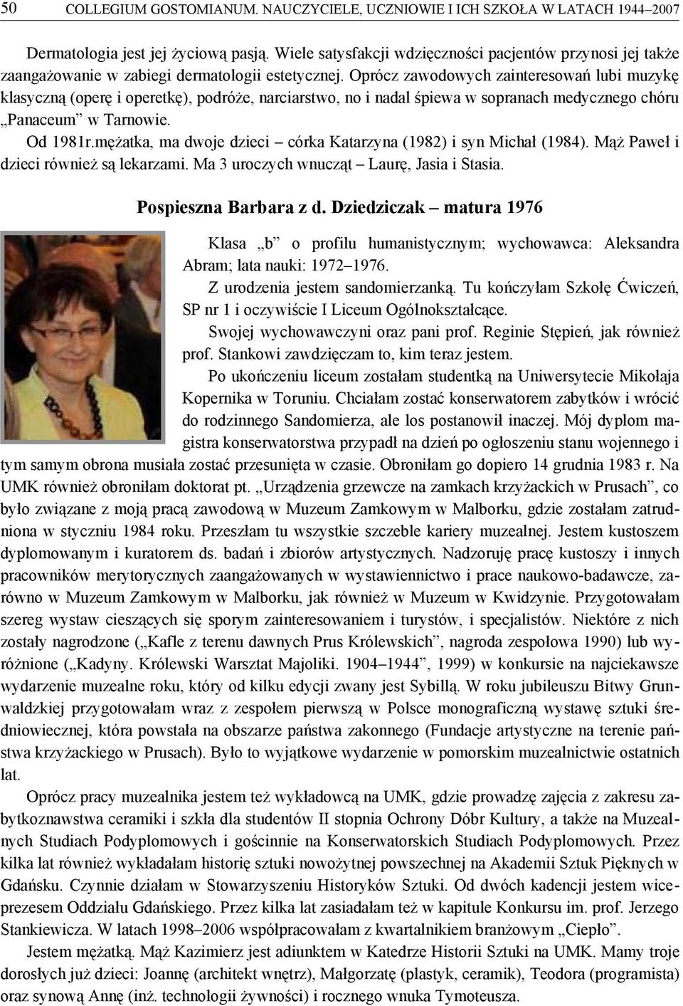 Oprócz zawodowych zainteresowań lubi muzykę klasyczną (operę i operetkę), podróże, narciarstwo, no i nadal śpiewa w sopranach medycznego chóru Panaceum w Tarnowie. Od 1981r.