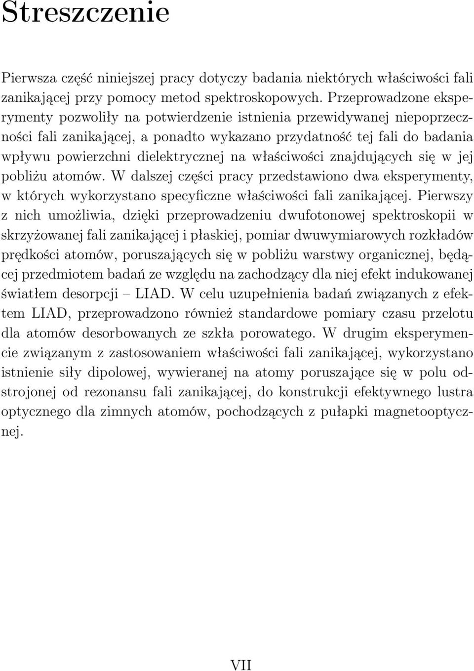 na właściwości znajdujących się w jej pobliżu atomów. W dalszej części pracy przedstawiono dwa eksperymenty, w których wykorzystano specyficzne właściwości fali zanikającej.