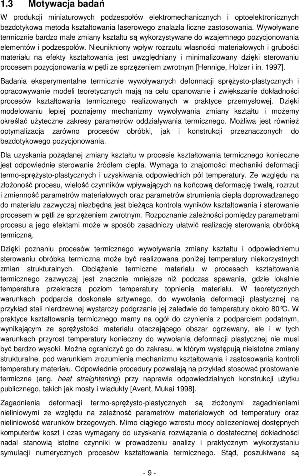 Nieunikniony wpływ rozrzutu własności materiałowych i grubości materiału na efekty kształtowania jest uwzględniany i minimalizowany dzięki sterowaniu procesem pozycjonowania w pętli ze sprzężeniem