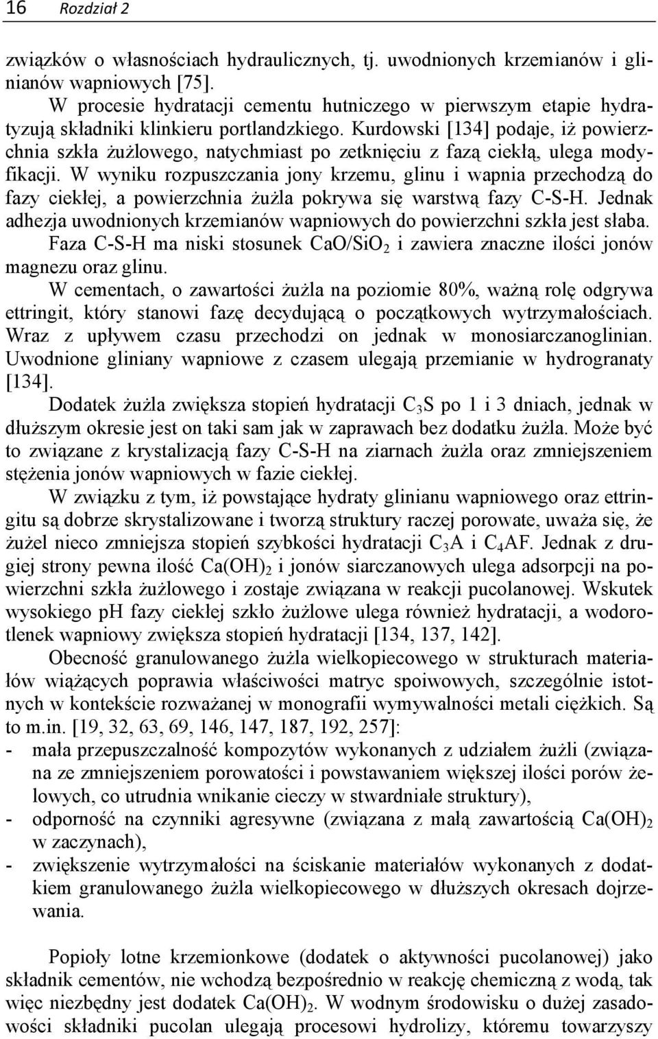 Kurdowski [134] podaje, iż powierzchnia szkła żużlowego, natychmiast po zetknięciu z fazą ciekłą, ulega modyfikacji.