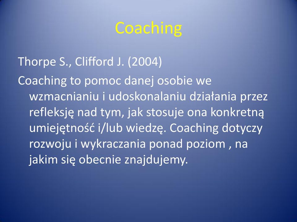 działania przez refleksję nad tym, jak stosuje ona konkretną