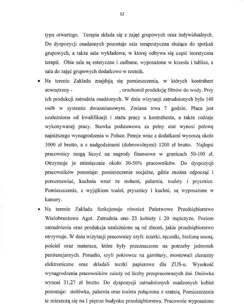 Obie sale są estetyczne i zadbane, wyposażone w krzesła i tablice, a sala do zajęć grupowych dodatkowo w rzutnik.