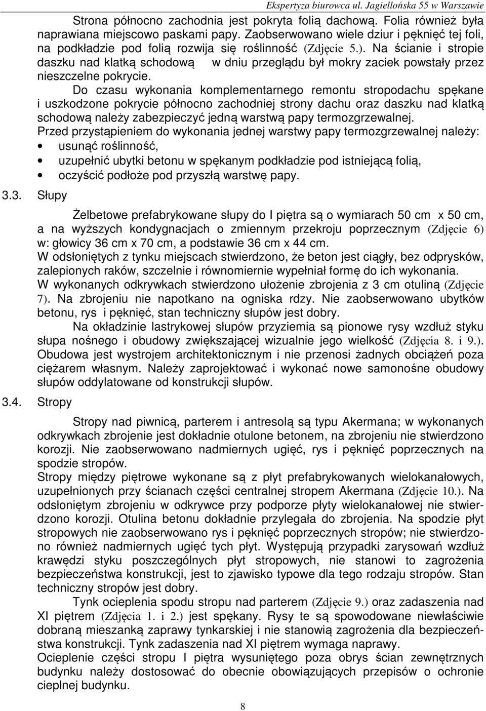 Na ścianie i stropie daszku nad klatką schodową w dniu przeglądu był mokry zaciek powstały przez nieszczelne pokrycie.