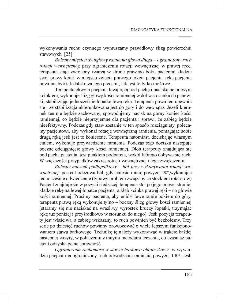 pacjenta; kładzie swój prawy kciuk w miejscu zgięcia prawego łokcia pacjenta, ręka pacjenta powinna być tak daleko za jego plecami, jak jest to tylko możliwe.