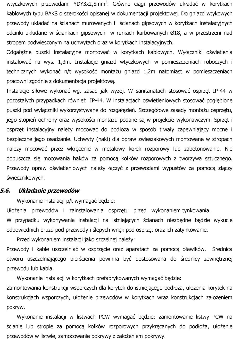 stropem podwieszonym na uchwytach oraz w korytkach instalacyjnych. Odgałęźne puszki instalacyjne montować w korytkach kablowych. Wyłączniki oświetlenia instalować na wys. 1,3m.