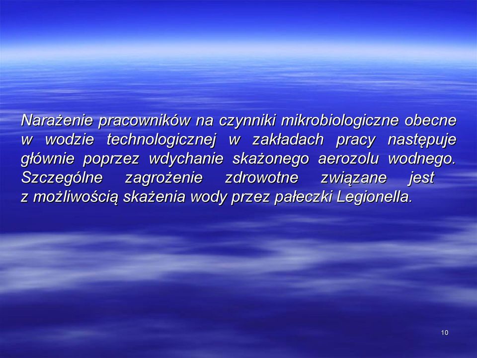 wdychanie skażonego aerozolu wodnego.