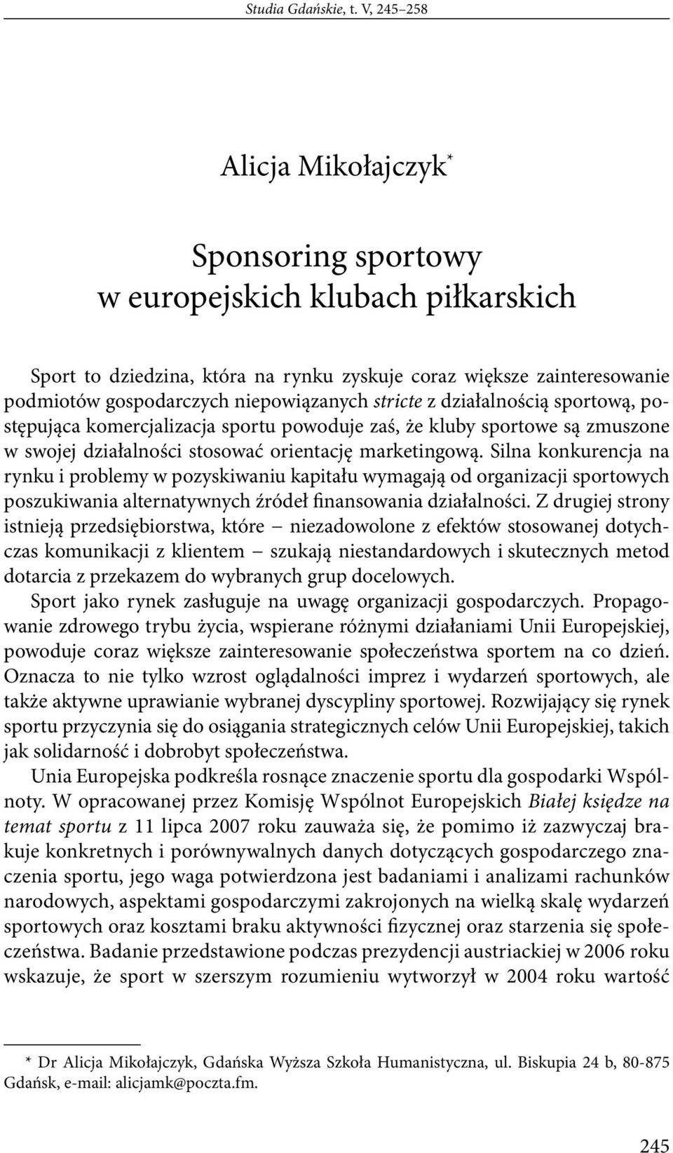 stricte z działalnością sportową, postępująca komercjalizacja sportu powoduje zaś, że kluby sportowe są zmuszone w swojej działalności stosować orientację marketingową.