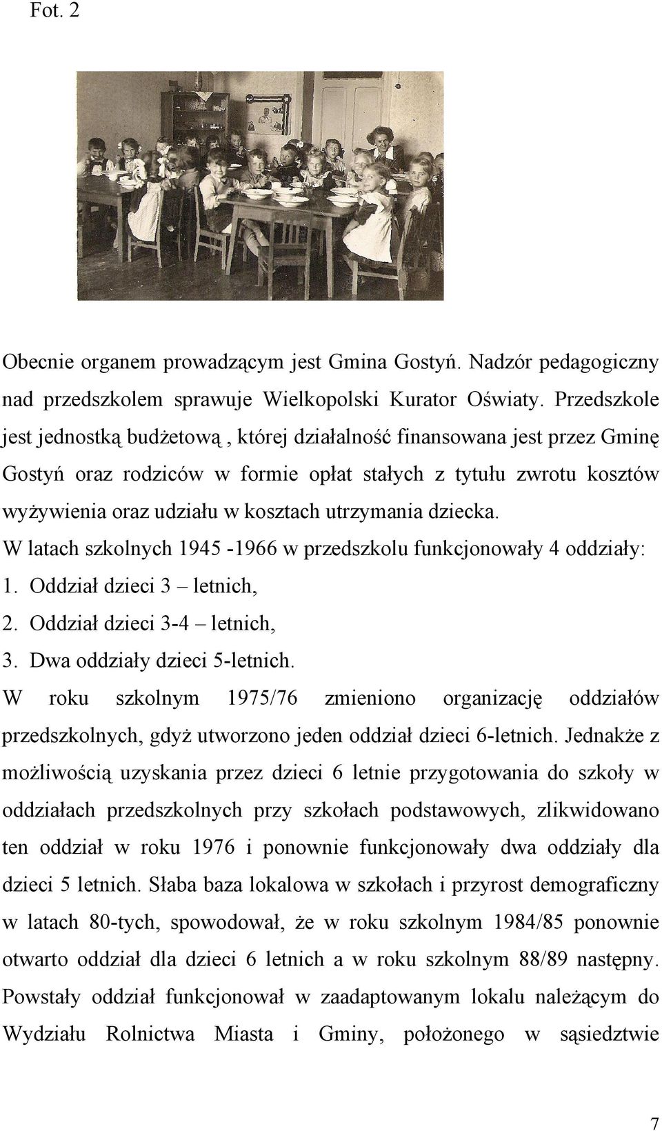 dziecka. W latach szkolnych 1945-1966 w przedszkolu funkcjonowały 4 oddziały: 1. Oddział dzieci 3 letnich, 2. Oddział dzieci 3-4 letnich, 3. Dwa oddziały dzieci 5-letnich.