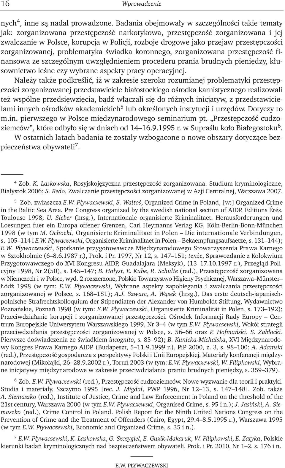 przestępczości zorganizowanej, problematyka świadka koronnego, zorganizowana przestępczość finansowa ze szczególnym uwzględnieniem procederu prania brudnych pieniędzy, kłusownictwo leśne czy wybrane