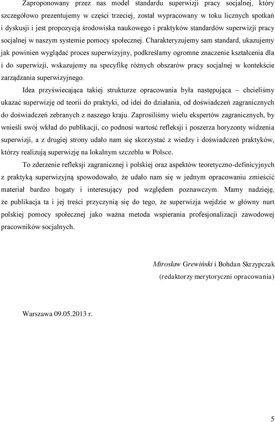 Charakteryzujemy sam standard, ukazujemy jak powinien wyglądać proces superwizyjny, podkreślamy ogromne znaczenie kształcenia dla i do superwizji, wskazujemy na specyfikę różnych obszarów pracy